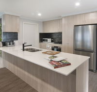 Luxury renovated home-5BR-meters from the beach - Melbourne Tourism
