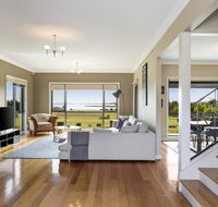 LUXURY WATERFRONT FAMILY HOME-TASMANIA I-L'Abode - Melbourne Tourism