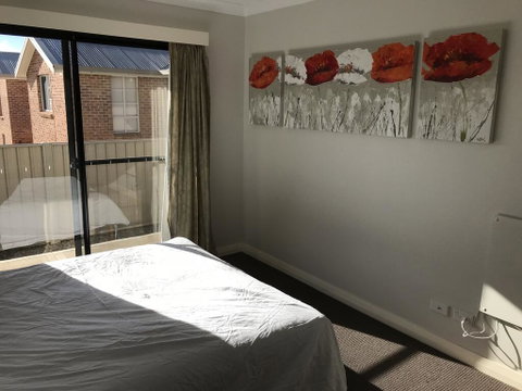 Maison Noir 1 - Melbourne Tourism 3
