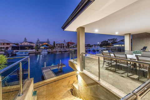 Mandurah Canals, Casa Marina - Melbourne Tourism 3