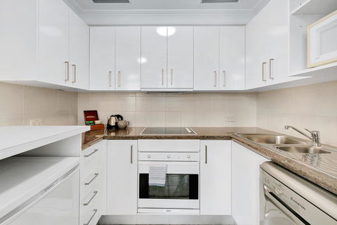 Manor Apartment Hotel - Melbourne Tourism 2