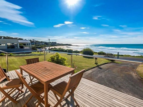 MAVI BEACH HOUSE - Beachfront, Wifi, Views - Melbourne Tourism 0