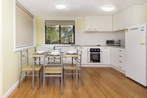 Max's Place 3 - Melbourne Tourism 0