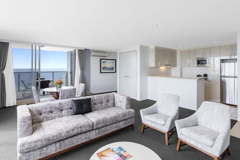 Meriton Suites Broadbeach - Melbourne Tourism 3