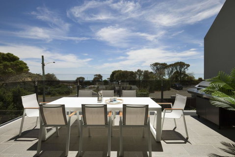 Mills Beach Retreat Luxury Family Retreat With Hydrotherapy Spa, Opposite Beach, Walk To Village - Melbourne Tourism 1