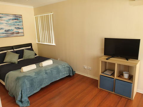 Modern Cosy Studio Close To QEH + Adelaide CBD + Airport + Beaches - Melbourne Tourism 0