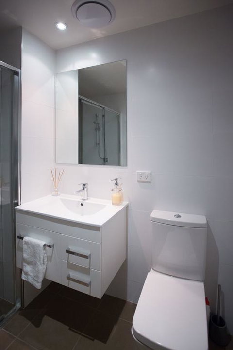 Modern Executive Apartment @ Braddon, 1BR, Wine, Wifi, Secure Parking, Canberra - Melbourne Tourism 3