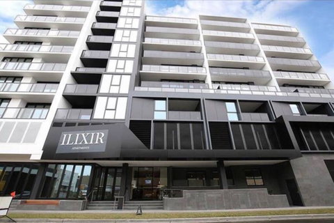 Modern Luxury 3 Bedroom Apartment With Sea Views - Melbourne Tourism 1