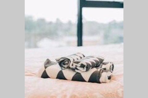 Modern Luxury 3 Bedroom Apartment With Sea Views - Melbourne Tourism 3