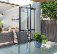 MOMENTS FROM BRADDON  ANU SPACIOUS and RELAXED - Melbourne Tourism