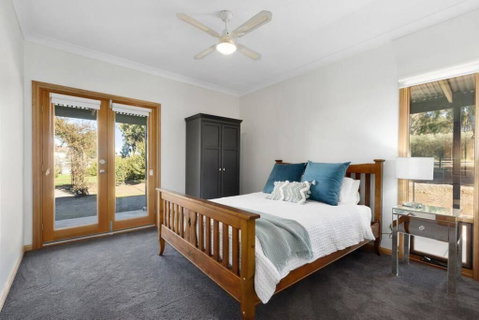 Moss's Place - Melbourne Tourism 2