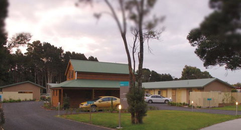 Motel Strahan - Melbourne Tourism 0