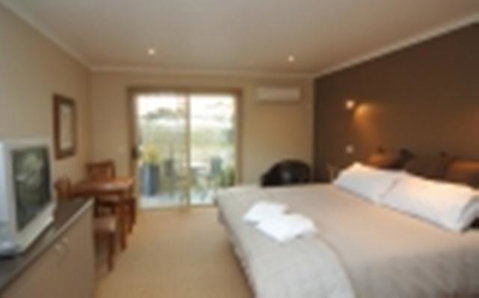 Motel Strahan - Melbourne Tourism 1