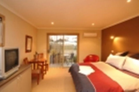 Motel Strahan - Melbourne Tourism 2