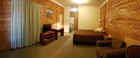 Mud Hut Motel - Melbourne Tourism 1