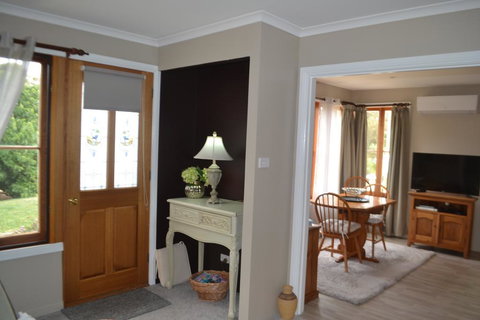 Mulberry Cottage Unique B&B Accommodation - Melbourne Tourism 2