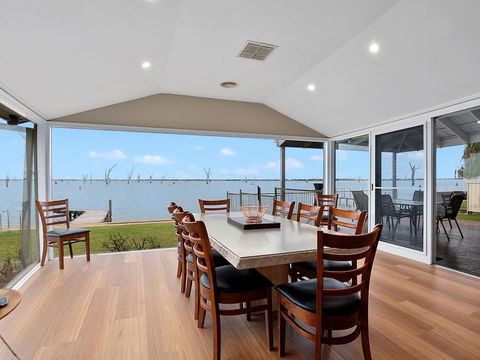 Mulwala Lakeside Waterfront - Melbourne Tourism 0