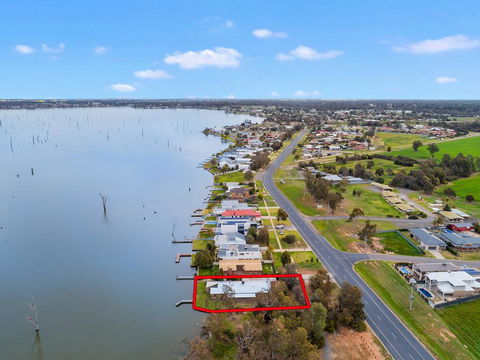 Mulwala Lakeside Waterfront - Melbourne Tourism 2