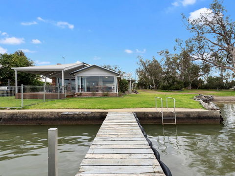 Mulwala Lakeside Waterfront - Melbourne Tourism 1