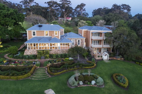 Grand Mercure Basildene Manor - Melbourne Tourism 0