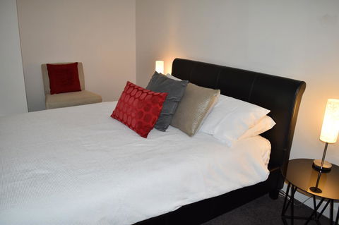 Central Executive Townhouse - Melbourne Tourism 3