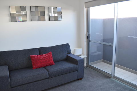 Central Executive Townhouse - Melbourne Tourism 6