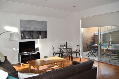 Central Executive Townhouse - Melbourne Tourism 1