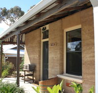 Hotham Ridge Winery and Cottages - Melbourne Tourism