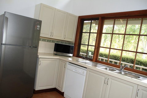 Riverglen Chalets - Melbourne Tourism 9