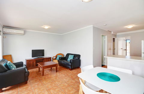 West Beach Lagoon 204 â€“ Ground Floor - Melbourne Tourism 11