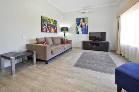 Vintages Accommodation - Melbourne Tourism 12