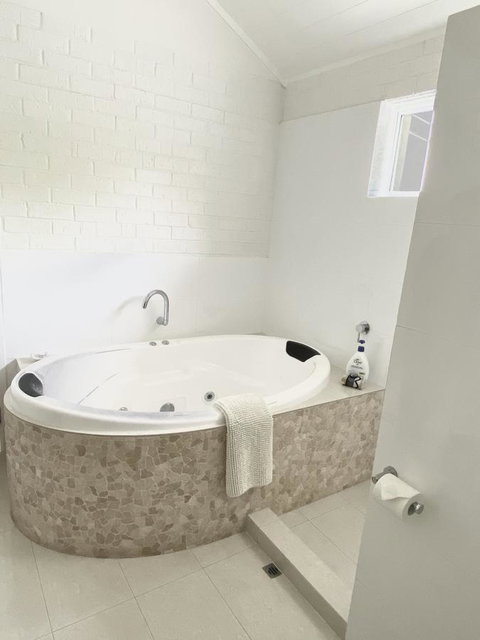 Whitesands Holiday Villas - Melbourne Tourism 5