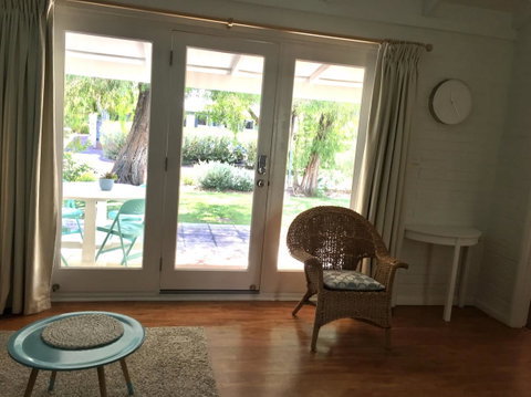 Whitesands Holiday Villas - Melbourne Tourism 17