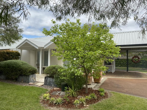 Whitesands Holiday Villas - Melbourne Tourism 1