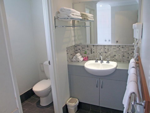 Adamsons Riverside Accommodation - Melbourne Tourism 28