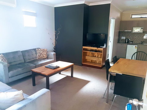 Adamsons Riverside Accommodation - Melbourne Tourism 7