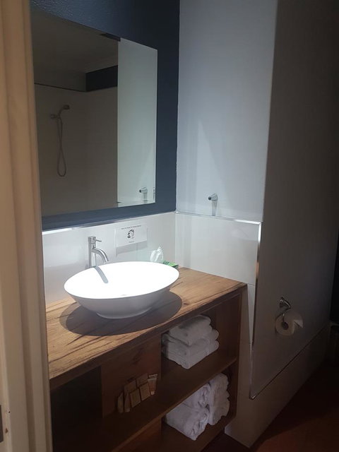 Adamsons Riverside Accommodation - Melbourne Tourism 4