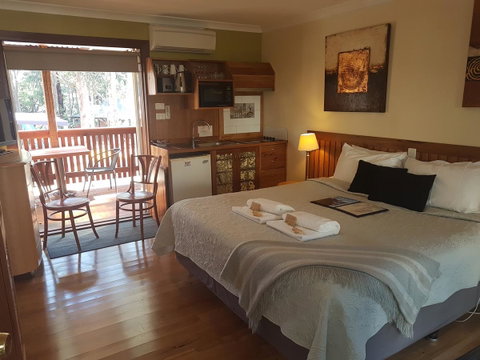 Adamsons Riverside Accommodation - Melbourne Tourism 17
