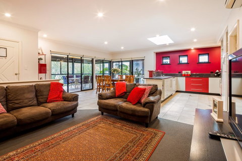 Downton Villa - Melbourne Tourism 8
