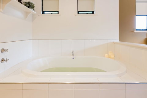 Downton Villa - Melbourne Tourism 18