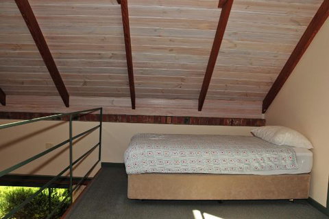 Waterfall Cottages - Melbourne Tourism 3