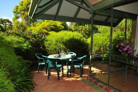 Waterfall Cottages - Melbourne Tourism 7