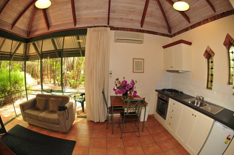 Waterfall Cottages - Melbourne Tourism 18