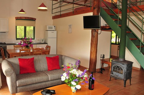 Waterfall Cottages - Melbourne Tourism 14