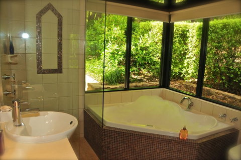 Waterfall Cottages - Melbourne Tourism 9