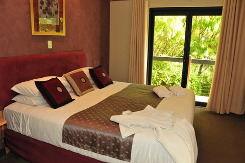 Waterfall Cottages - Melbourne Tourism 11