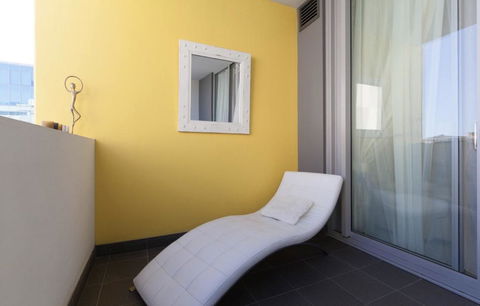 Perth Luxury City Apartment- Free Parking - Melbourne Tourism 13