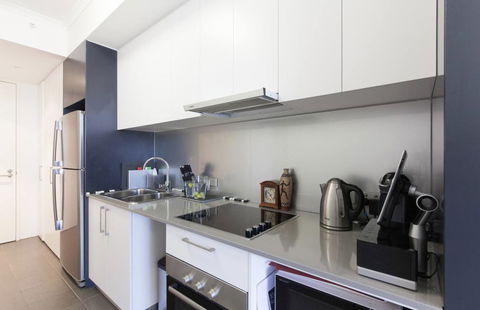 Perth Luxury City Apartment- Free Parking - Melbourne Tourism 3