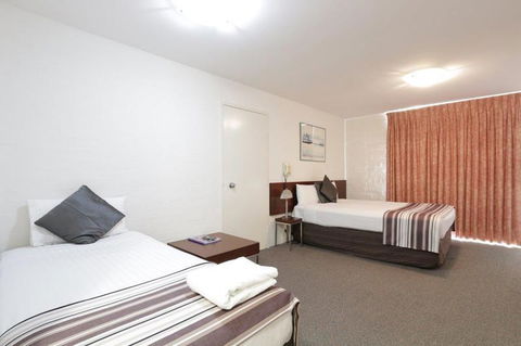 Atrium Hotel Mandurah - Melbourne Tourism 1