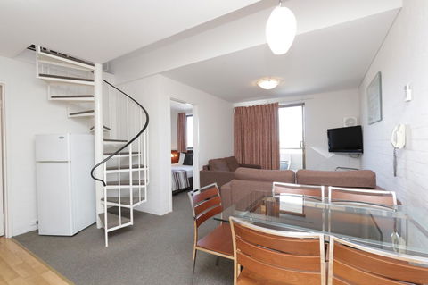 Atrium Hotel Mandurah - Melbourne Tourism 21